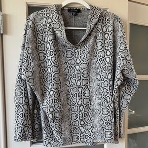 Karen Kane Black and Gray Textured Top